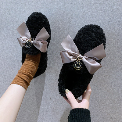 Őszi-téli női papucs fekete, fehér és bézs szalaggal