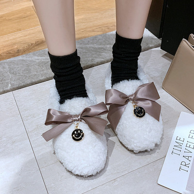 Őszi-téli női papucs fekete, fehér és bézs szalaggal