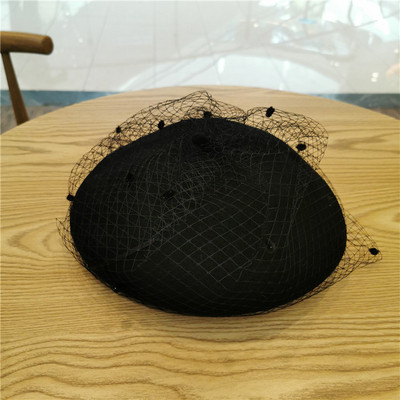 Elegáns női sapka barett típusú hálóval fehér, bézs, piros, fekete, rózsaszín, szürke és barna színekben
