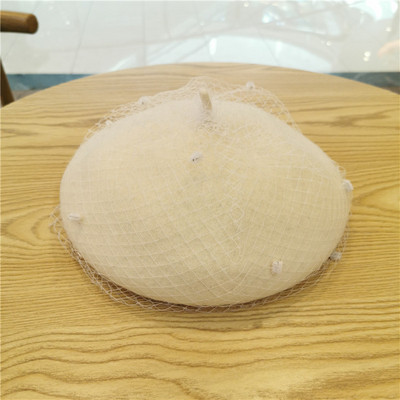 Elegáns női sapka barett típusú hálóval fehér, bézs, piros, fekete, rózsaszín, szürke és barna színekben