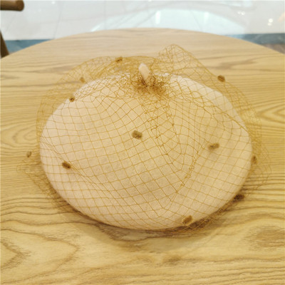 Elegáns női sapka barett típusú hálóval fehér, bézs, piros, fekete, rózsaszín, szürke és barna színekben