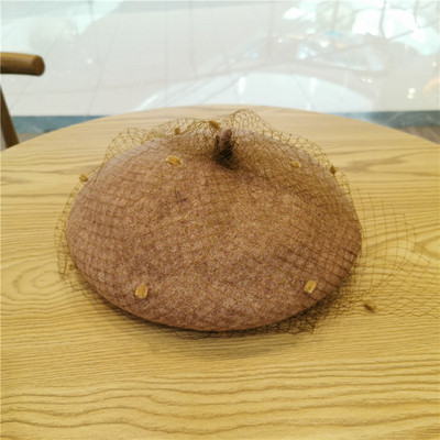 Elegáns női sapka barett típusú hálóval fehér, bézs, piros, fekete, rózsaszín, szürke és barna színekben