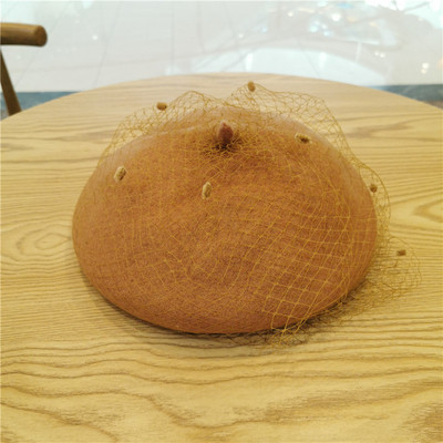 Elegáns női sapka barett típusú hálóval fehér, bézs, piros, fekete, rózsaszín, szürke és barna színekben