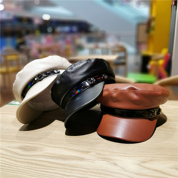 Női sapka ökobőr sapka típusból fehér, fekete és barna színben