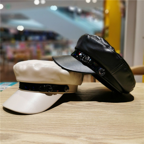 Női sapka ökobőr sapka típusból fehér, fekete és barna színben