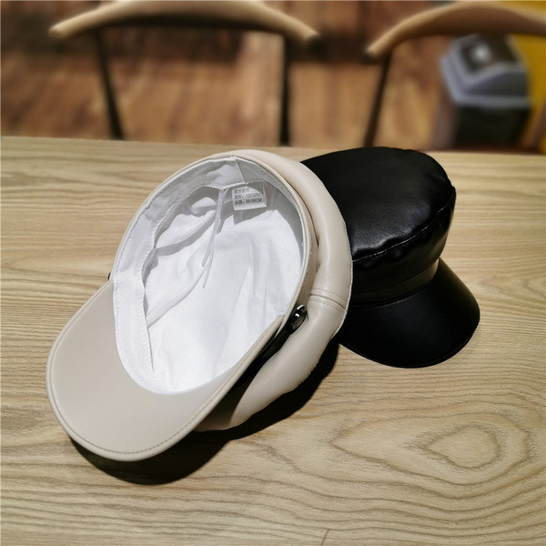 Női sapka ökobőr sapka típusból fehér, fekete és barna színben