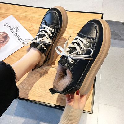 Γυναικείες  casual χειμωνιάτικες μπότες με μαλακή επένδυση σε μαύρο και μπεζ χρώμα