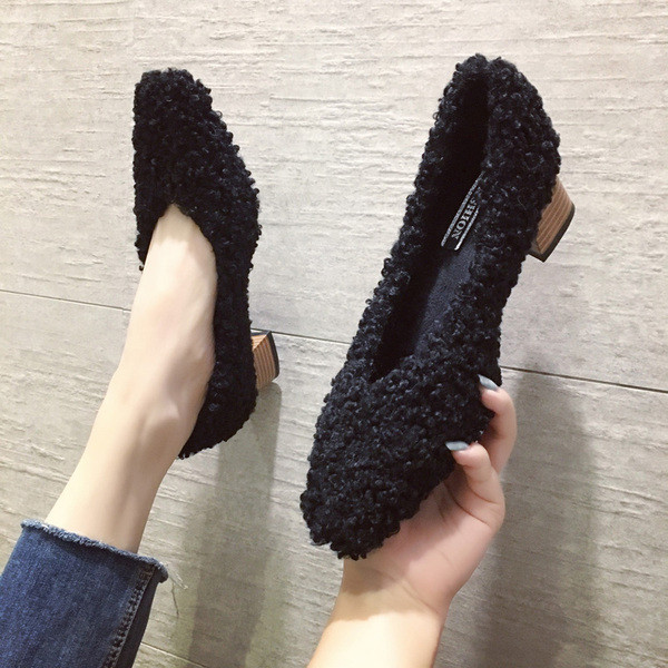 Női pehelycipő vastag alacsony sarkú sárga, fehér és fekete színben