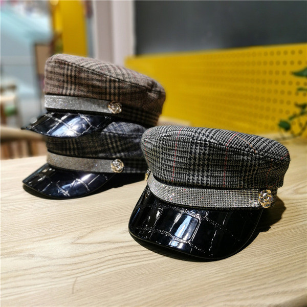 Női kockás sapka fekete, szürke és barna