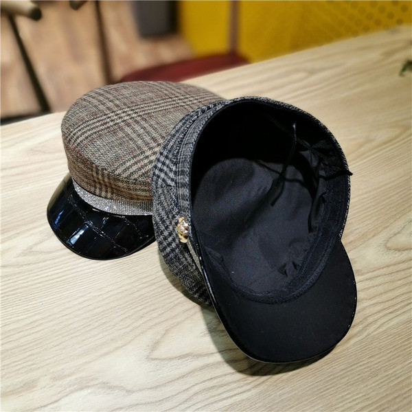 Női kockás sapka fekete, szürke és barna