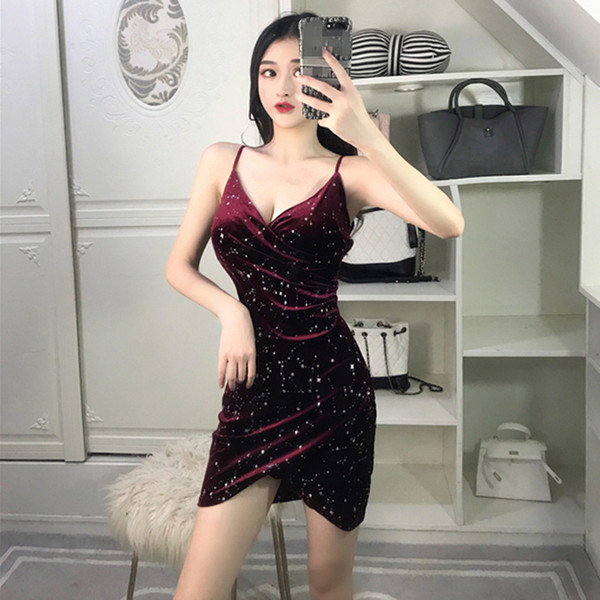 Σύντομο ασύμμετρο βελούδο φόρεμα σε μαύρο και μπορντό χρώμα με γυλιστερό εφέ 