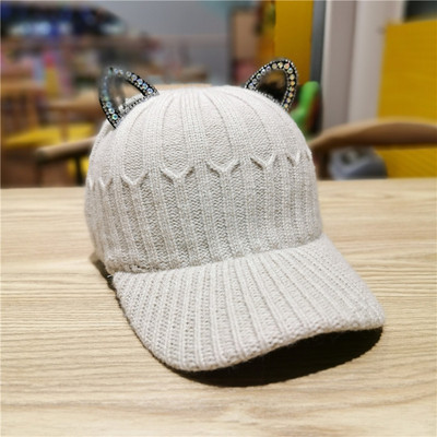 Μοντέρνο γυναικείο καπέλο μπέιζμπολ με τρισδιάστατο στοιχείο σε λευκό, μαύρο, ροζ, μπεζ χρώμα