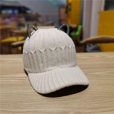 Μοντέρνο γυναικείο καπέλο μπέιζμπολ με τρισδιάστατο στοιχείο σε λευκό, μαύρο, ροζ, μπεζ χρώμα