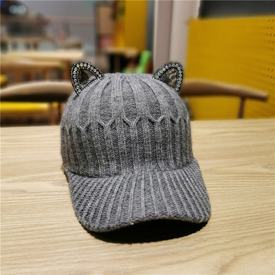 Μοντέρνο γυναικείο καπέλο μπέιζμπολ με τρισδιάστατο στοιχείο σε λευκό, μαύρο, ροζ, μπεζ χρώμα