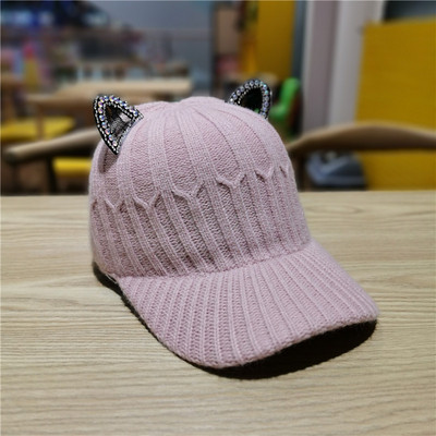 Μοντέρνο γυναικείο καπέλο μπέιζμπολ με τρισδιάστατο στοιχείο σε λευκό, μαύρο, ροζ, μπεζ χρώμα