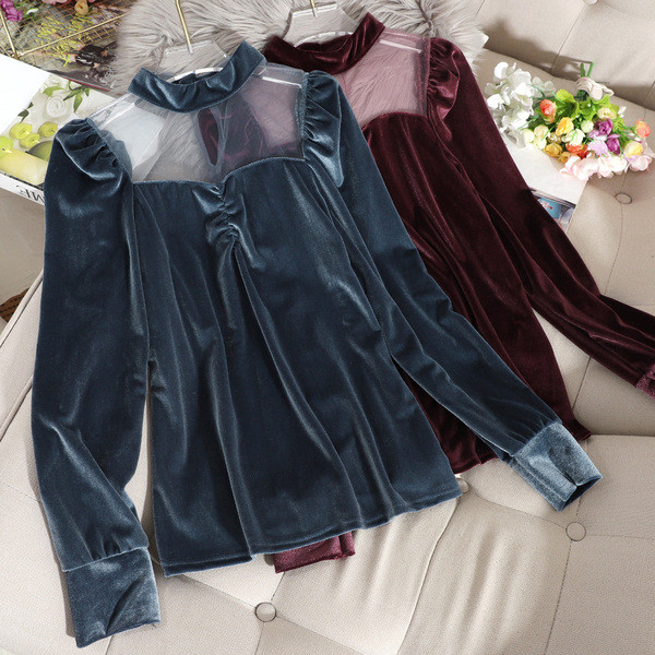 Γυναικεία βελούδινη μπλούζα με χαμηλό κολάρο και πλέγμα σε μπλε, μαύρο και μπορντό χρώμα