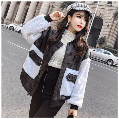 Σύντομο φθινόπωρο-χειμωνιάτικο μπουφάν από οικολογικό δέρμα σε μπεζ και μπλε χρώμα