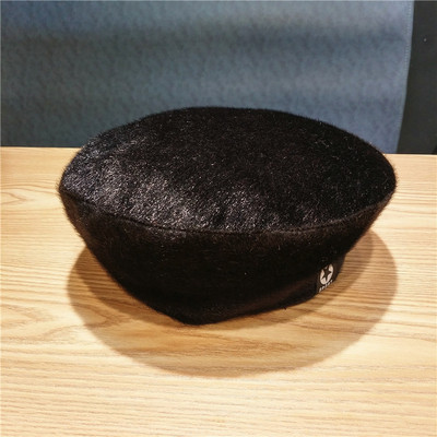 Női plüss sapka retro stílusban fekete, lila, barna és rózsaszín színekben