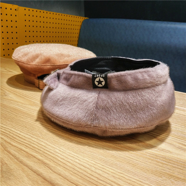 Női plüss sapka retro stílusban fekete, lila, barna és rózsaszín színekben