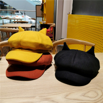 Дамска шапка тип каскет с 3D елемент в жълт,черен,кафяв,сив и бордо цвят