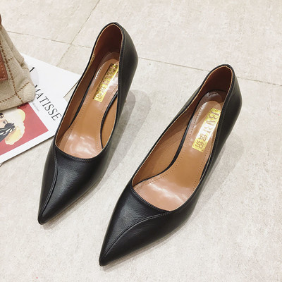 Női modern cipő hegyes modell vékony sarokkal, eko bőrből piros, fekete és fehér színben