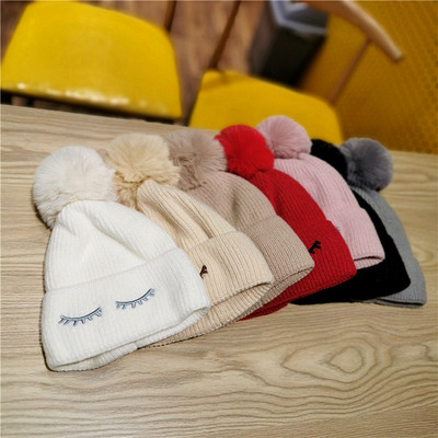Χειμερινό γυναικείο καπέλο  με απαλή επένδυση σε λευκό, μπεζ, ροζ, κόκκινο, μαύρο και καφέ χρώμα