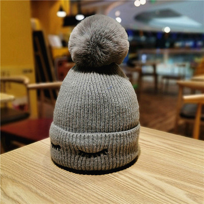 Pălărie de iarnă pentru femei cu căptușeală moale și puf în alb, bej, roz, roșu, negru și maro