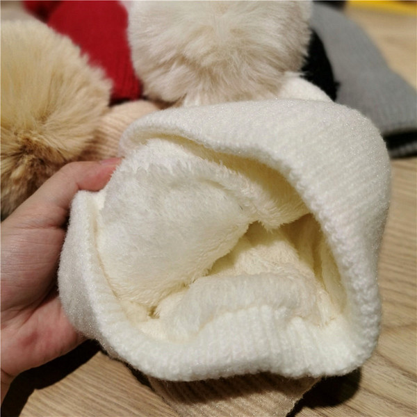 Pălărie de iarnă pentru femei cu căptușeală moale și puf în alb, bej, roz, roșu, negru și maro