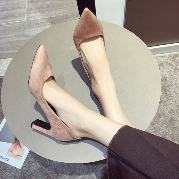 Κομψά γυναικεία παπούτσια με ψηλό τακούνι  σε μπλε, μαύρο και μπεζ χρώμα