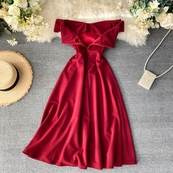 Γυναικείο φόρεμα με γυμνούς ώμους σε κόκκινο, μπλε, πράσινο και καφέ χρώμα