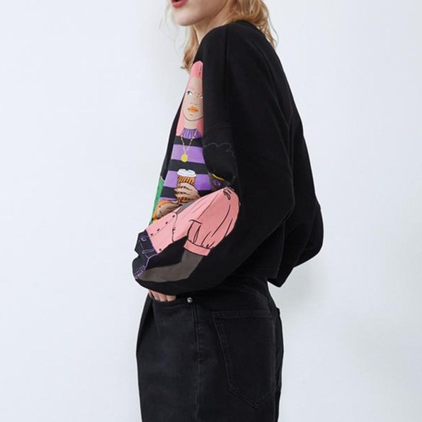 Κοντό μοντέλο φούτερ  με πολύχρωμες εφαρμογές σε μαύρο χρώμα