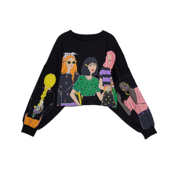 Κοντό μοντέλο φούτερ  με πολύχρωμες εφαρμογές σε μαύρο χρώμα