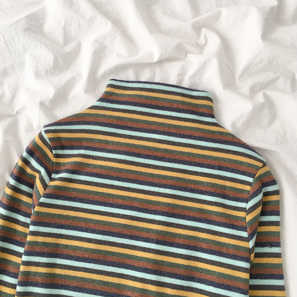 Csíkos női blúz két színben, félmagas gallérral és hosszú ujjal