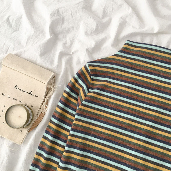 Csíkos női blúz két színben, félmagas gallérral és hosszú ujjal