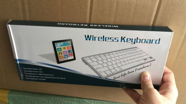 Tastatură fără fir Bluetooth cu un design subțire și 78 de taste alb-negru