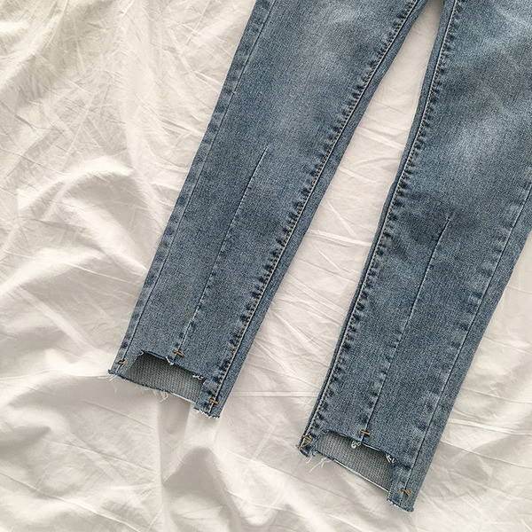 Aktuális kék színű női farmer, magas derékkal és zsebekkel