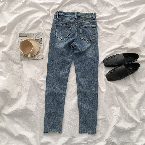 Aktuális kék színű női farmer, magas derékkal és zsebekkel