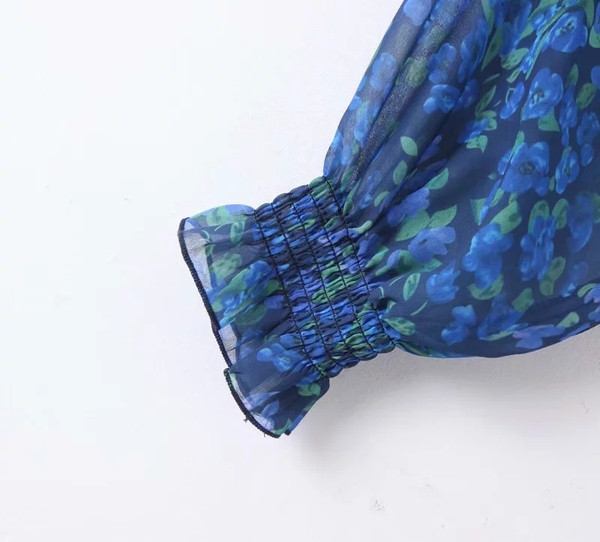 Új modell női blúz csónakos nyakkivágással és hosszú ujjú - retro stílusú kék színben