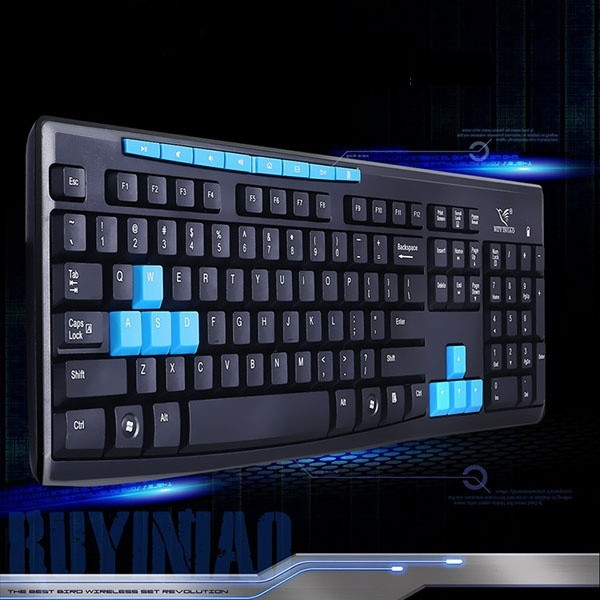 Σετ παιχνιδιών που περιλαμβάνει ένα ασύρματο πληκτρολόγιο και ένα μαύρο ποντίκι