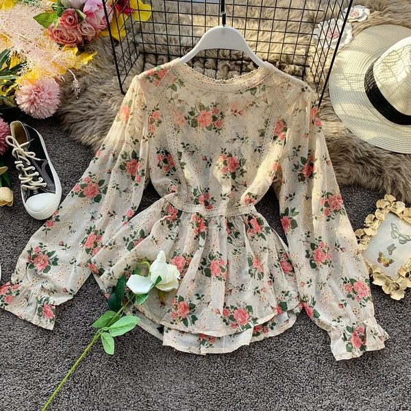 Μοντέρνα γυναικεία μπλούζα με στρογγυλη λαιμόκοψη, κεντήματα και floral σχέδια σε διάφορα χρώματα