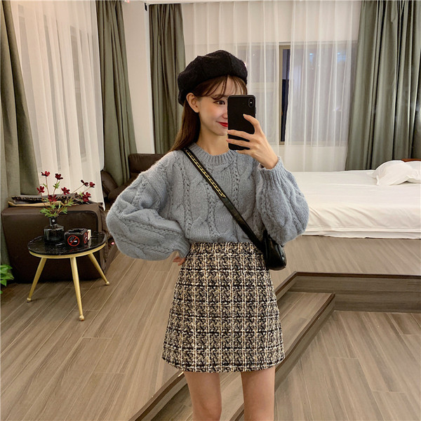 Modern női kockás szoknya magas derékkal, fekete és bézs színben