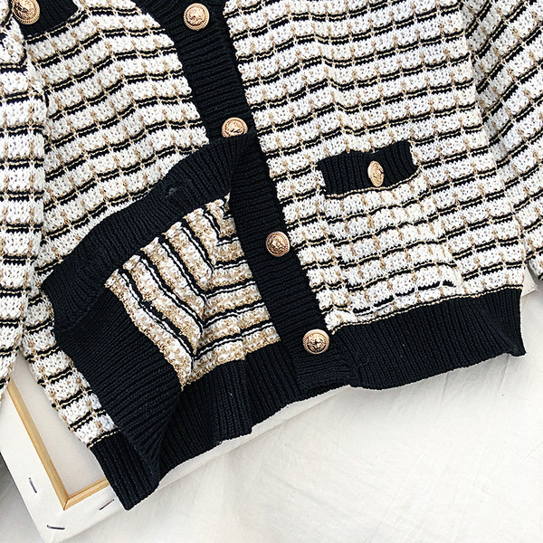 Női alkalmi mellény két színben V-nyakkal és zsebekkel