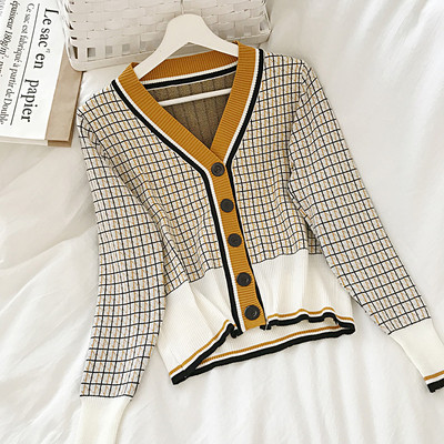 Retro stílusú női kardigán gombokkal és V-nyakkal