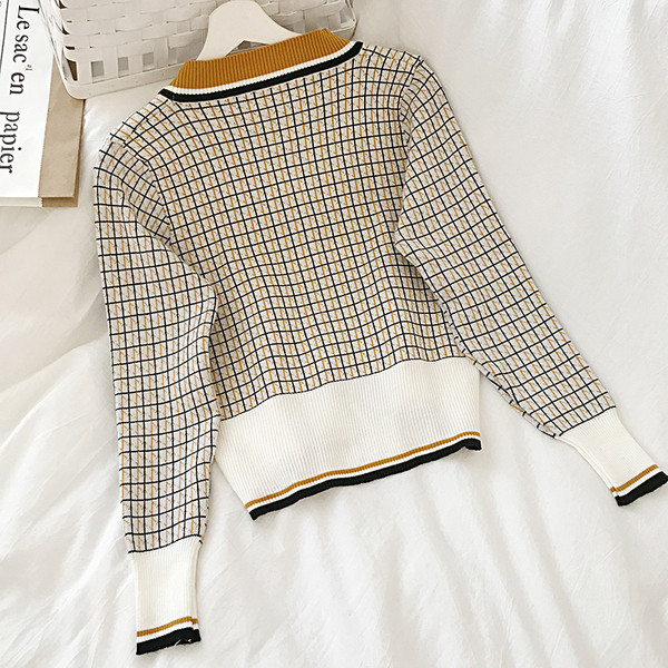 Retro stílusú női kardigán gombokkal és V-nyakkal