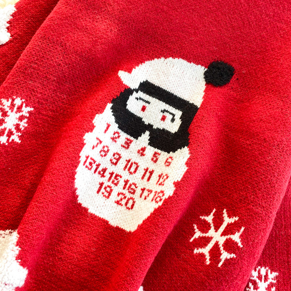 Pulover de Craciun cu decolteu oval in rosu si albastru