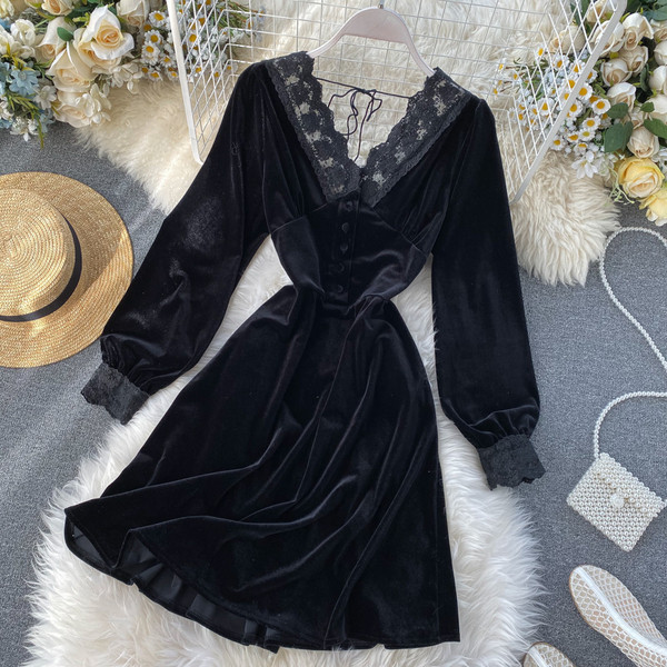 Női ruha V-nyakú, bársonyból és csipkéből készült vékony modell