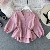 Cămașă de damă modernă în carouri cu nasturi și decolteu spitz în diferite culori