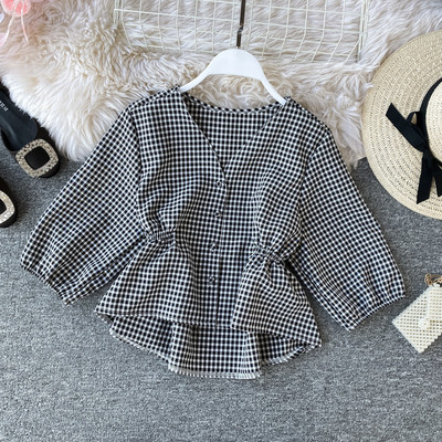 Cămașă de damă modernă în carouri cu nasturi și decolteu spitz în diferite culori