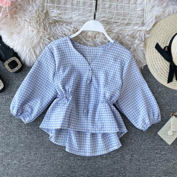 Cămașă de damă modernă în carouri cu nasturi și decolteu spitz în diferite culori