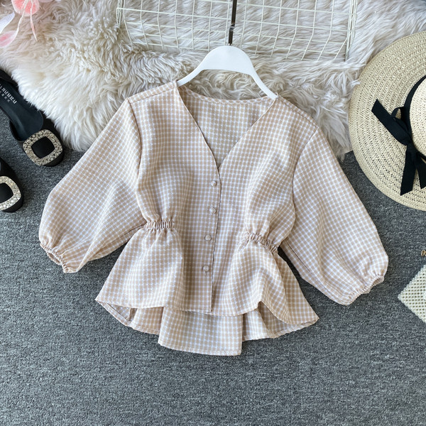 Cămașă de damă modernă în carouri cu nasturi și decolteu spitz în diferite culori